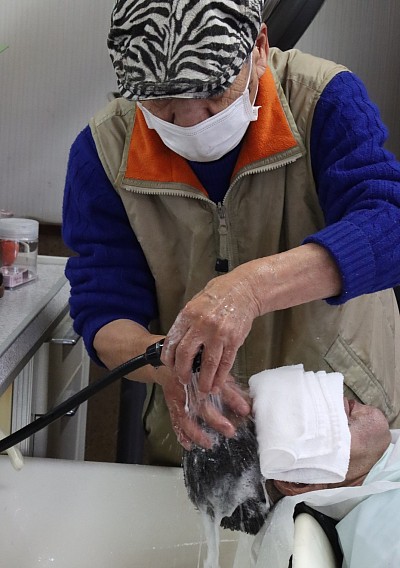 シャンプー中の祖父